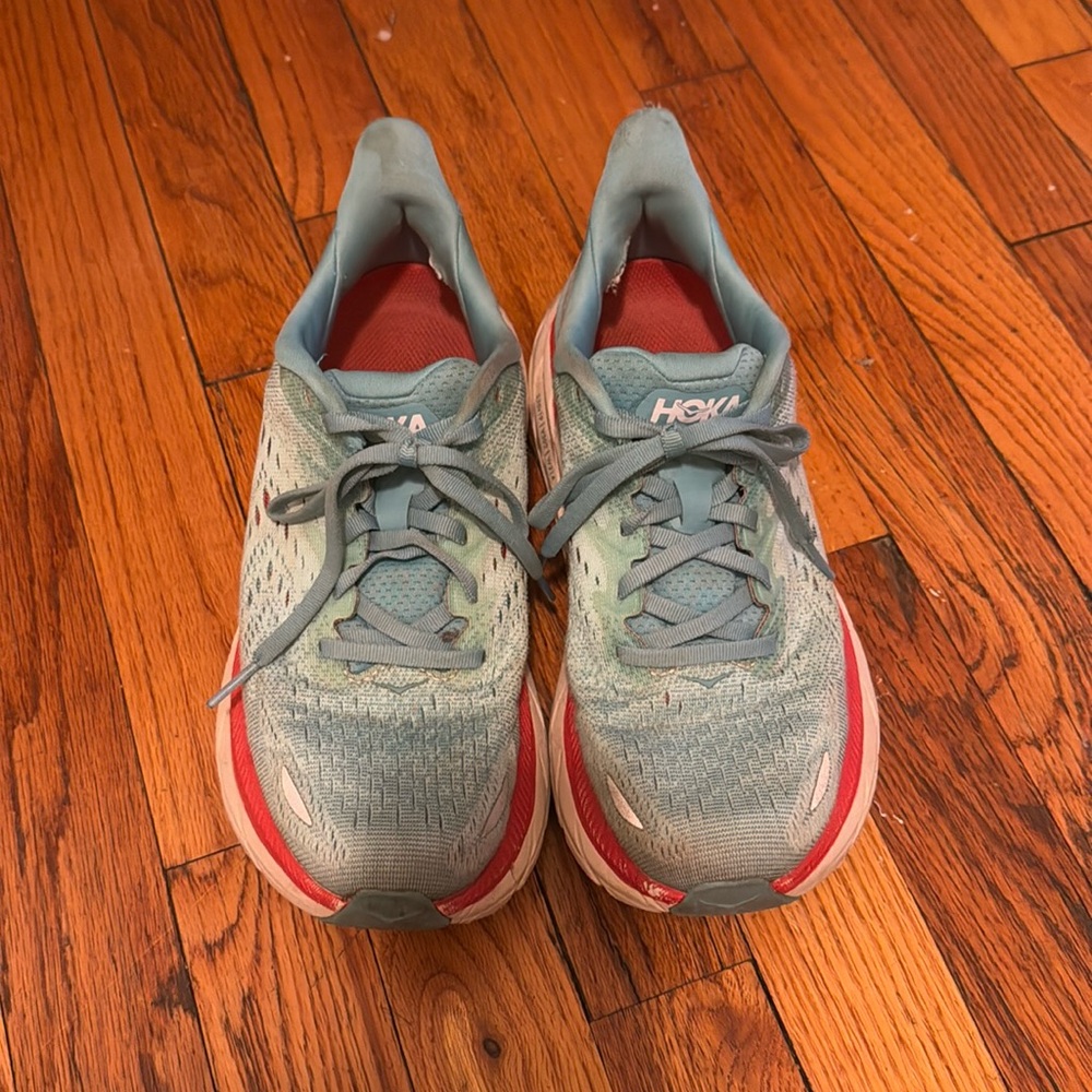 Hokas Clifton 8